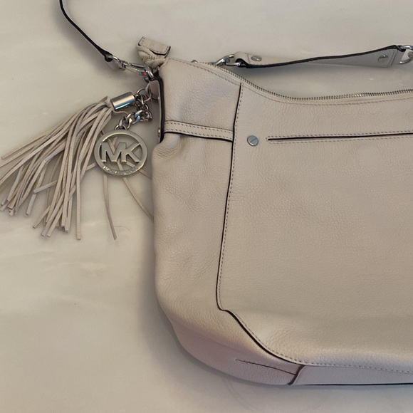 NWT Michael Kors Megan large vanilla shoulder purse. - Picture 2 of 15